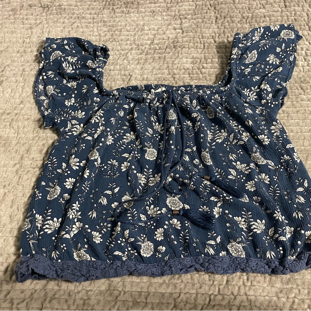 Aeropostale Floral Blue Blouse with Ruffle Sleeves
